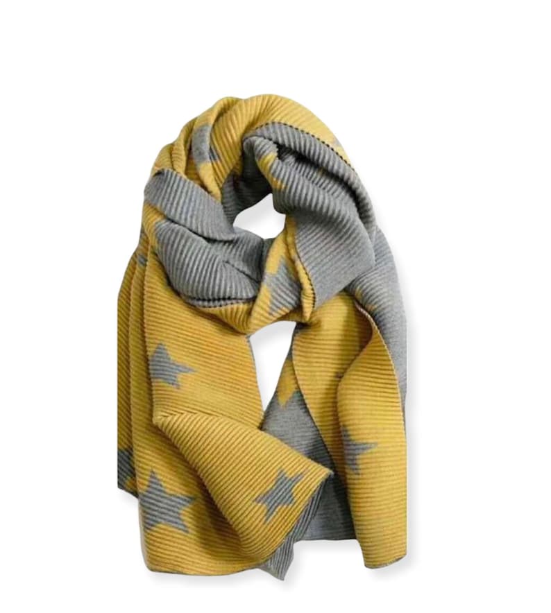 Reversible star scarf