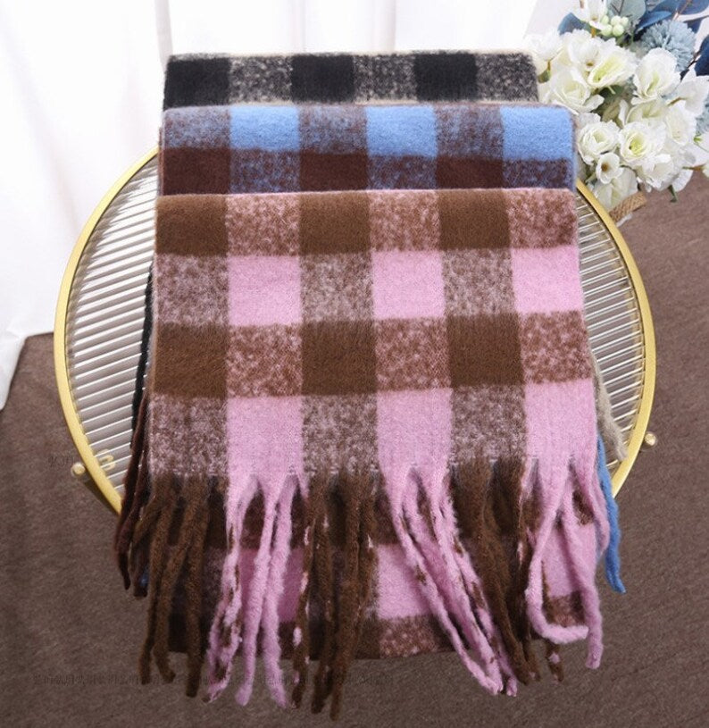 Fashionable And Simple Knitted Scarf